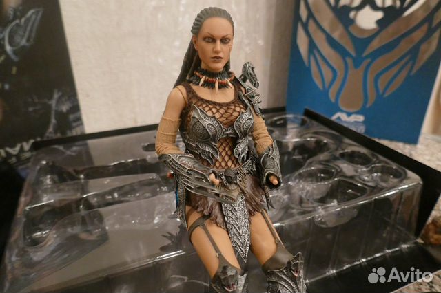 Коллекционная фигурка Hot toys She Predator купить в Москве Хобби