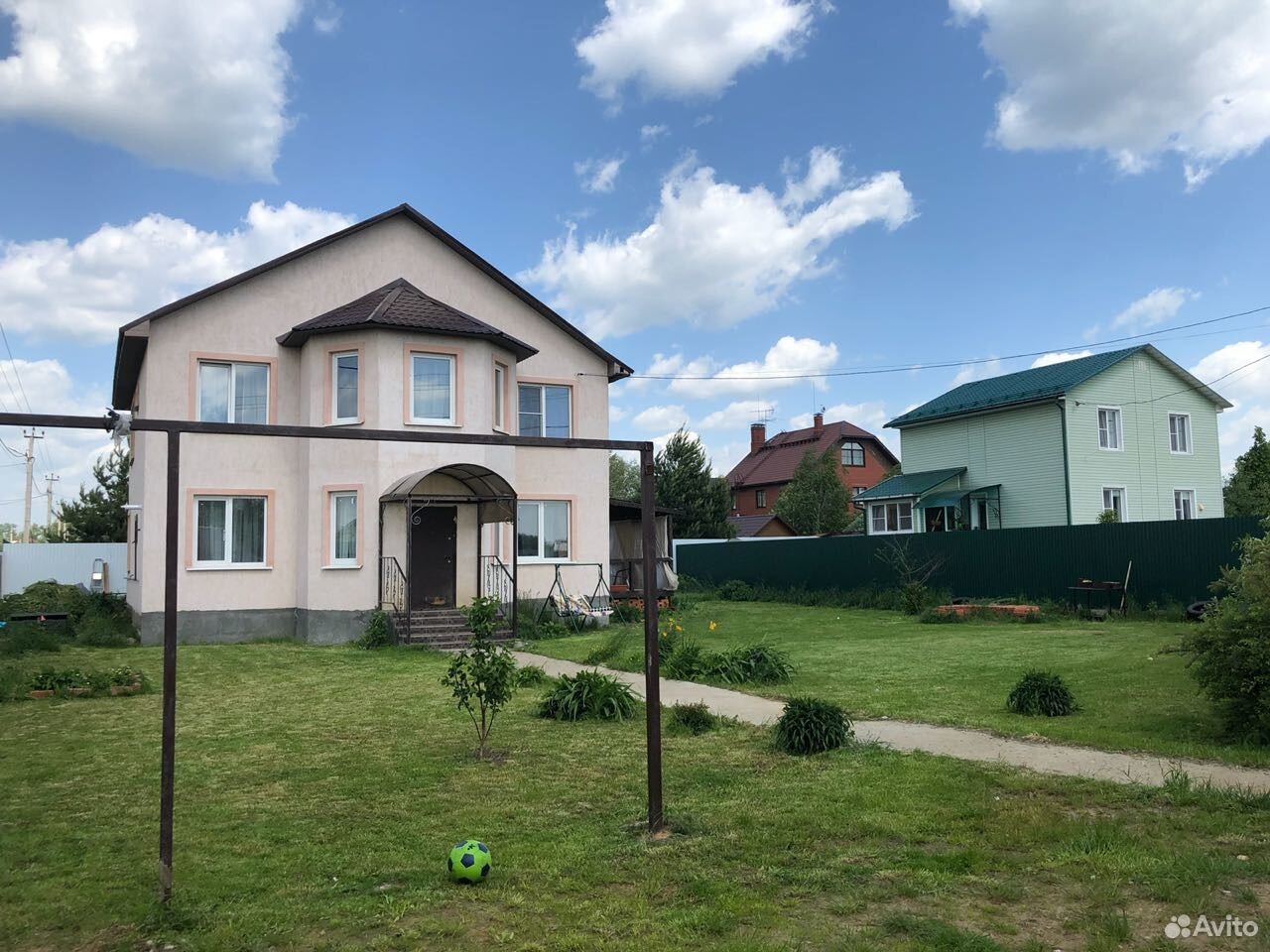 Дом в раменском округе. Село Загорново Раменский район. Дома в Загорново Раменский район. Дом 260 кв м на участке 9 соток. Малаховка 5 этажный коттедж.