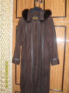 Продается красивое кожаное пальто с капюшоном