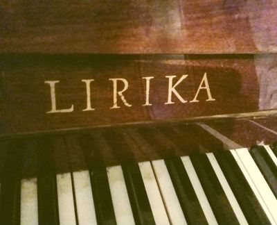 Пианино lirika