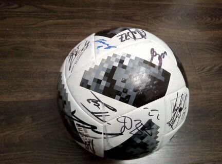 Мяч с автографами сборной России