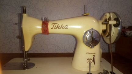 Кабинетная, ножная швейная машинка Финская Tiккa