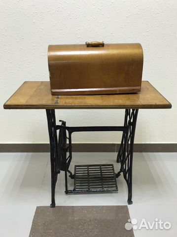 Швейная машинка на станине