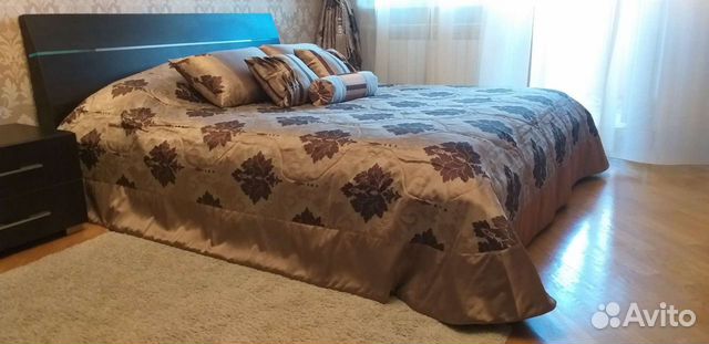 Покрывало новое и пять подушек