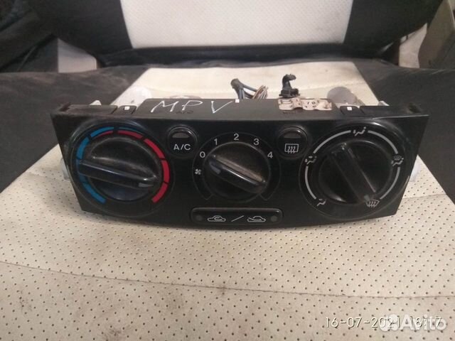 Блок управления печкой Мазда мпв 2003г