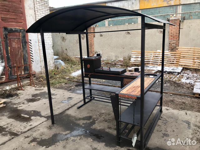 Мангал «Ермак» с разделочным столом, под крышей