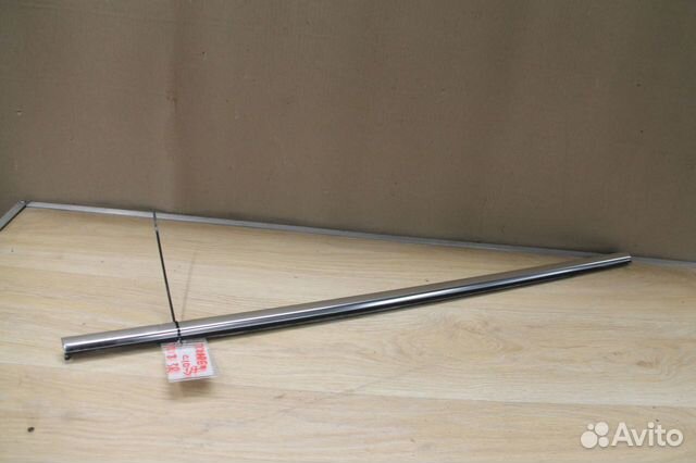 Молдинг стекла задней правой двери Volkswagen Toua