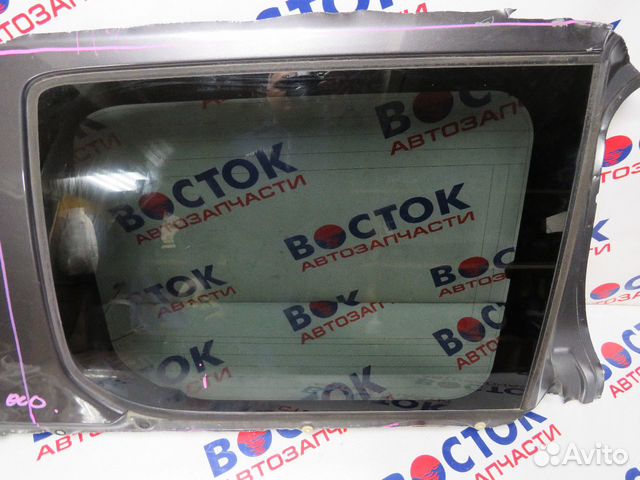 Стекло собачника Право toyota noah ZRR70W, ZRR75W