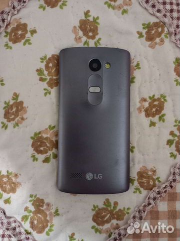 Телефон LG Leon