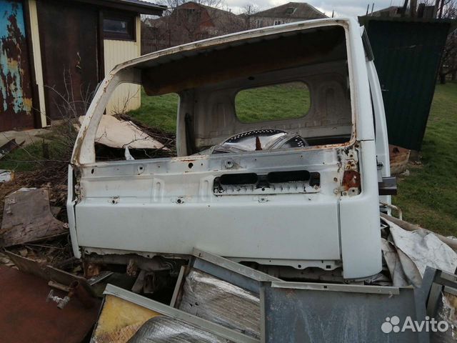 Кабина Nissan Atlas в разборе