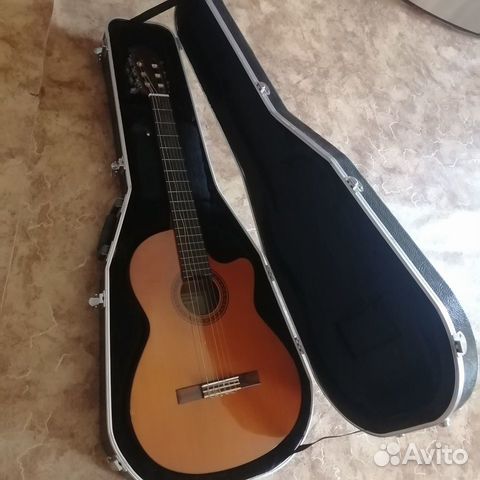 Полуакустическая гитара