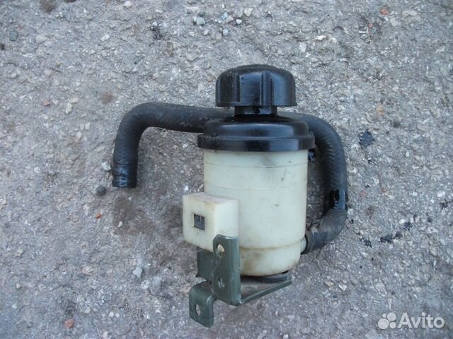 Киа Magentis 2004г-бачок гура