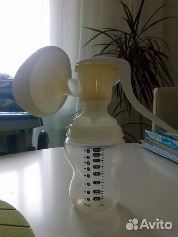 Молокоотсос ручной tommee tippee + бутылочка Молокоотсос ручной tommee tippee + бутылочка