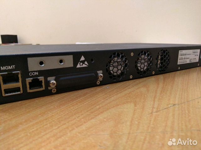Коммутатор Juniper EX2200-24P-4G Коммутатор Juniper EX2200-24P-4G