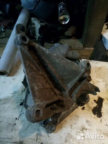 Крепление коробки передач Nissan Note