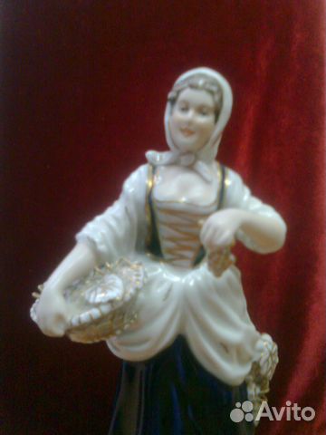 Статуэтка, фарфор Чехословакия Royal Dux