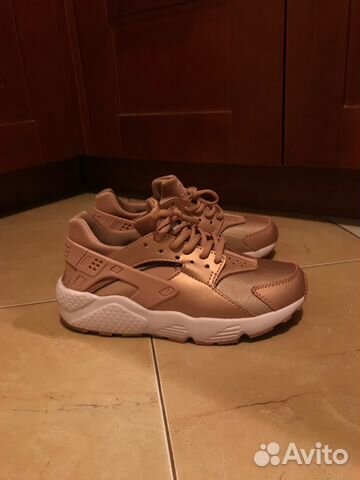 Новые кроссовки Nike Air Huarache (размер 38) Новые кроссовки Nike Air Huarache (размер 38)