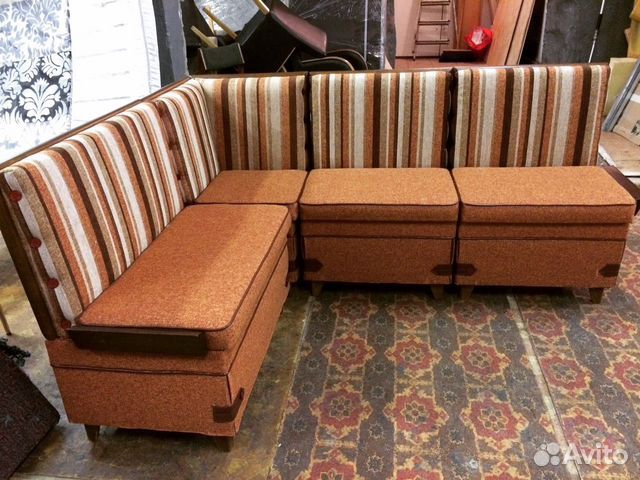 Перетяжка мебели. Кухонный уголок старый. Ремонт мебели в королеве. Перетянуть диван , кресло. Перетяжка мягкой мебели в омске.