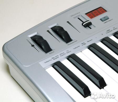 M-Audio Oxygen (мобильная midi клавиатура)
