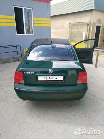 Volkswagen Passat 1.6 МТ, 1998, битый, 300 000 км