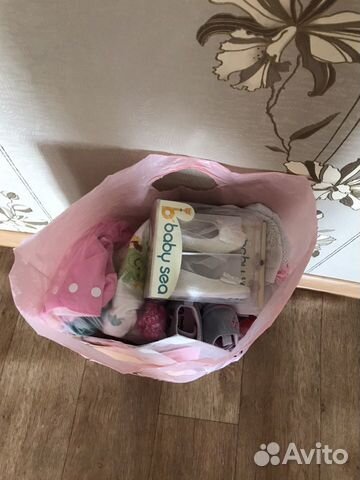 Пакет с детскими вещами на девочку