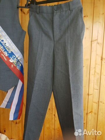 Школьная форма. Жилет и двое брюк. Длина брюк 86 с Школьная форма. Жилет и двое брюк. Длина брюк 86 с