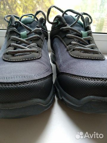 Женские кроссовки