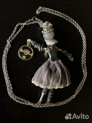 Подвеска ручной работы «Мадмуазель» Подвеска ручной работы «Мадмуазель»