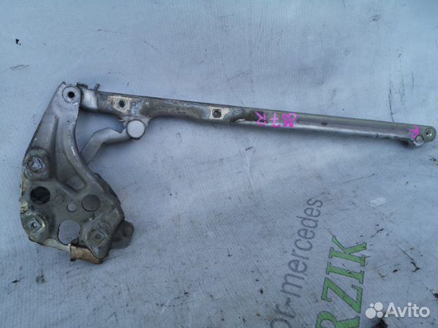 Петля капота правая Mercedes Clk-Class W208 Петля капота правая Mercedes Clk-Class W208