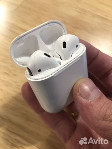 Беспроводные наушники AirPods Беспроводные наушники AirPods