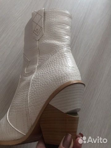 Казаки ботильоны белые в стиле Fendi