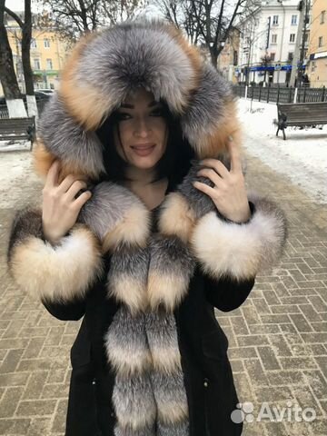 Парка с натуральным мехом песца Парка с натуральным мехом песца
