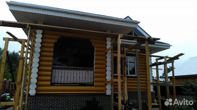 Сруб дома бани из зимнего леса Сруб дома бани из зимнего леса