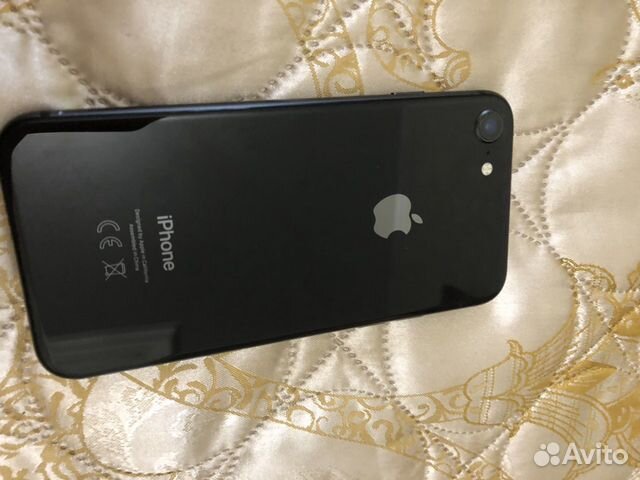 Телефон iPhone 8 64 гб