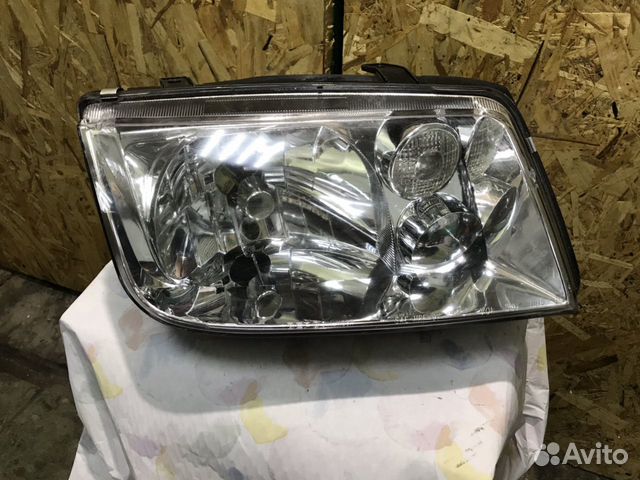 Фара правая Volkswagen Bora