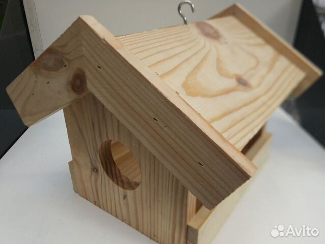 Кормушка для птиц и белок Кормушка для птиц и белок