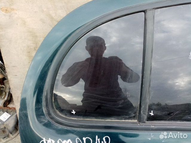 Стекло двери (форточка ) заднее правое Lexus