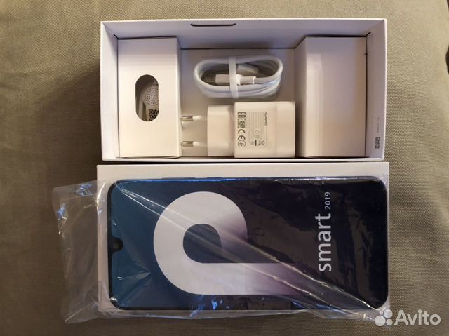 Новый телефон Huawei p smart 2019 3/32gb