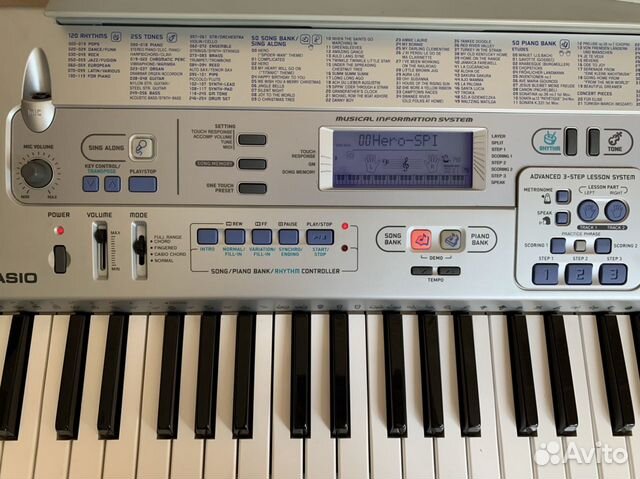 Синтезатор Casio, 61 клавиша
