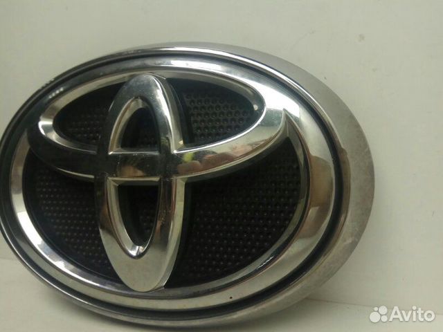 Эмблема передняя Toyota Hilux 8 2015-2019 Эмблема передняя Toyota Hilux 8 2015-2019