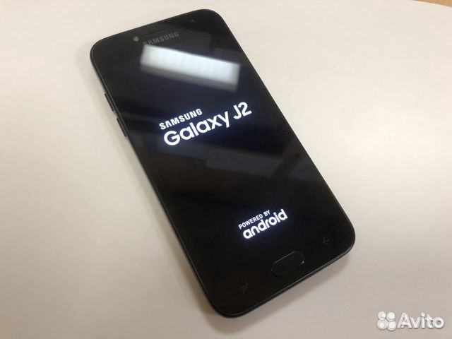 Телефон Samsung Galaxy J2 2018 года Телефон Samsung Galaxy J2 2018 года
