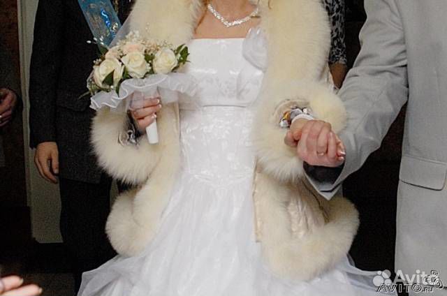 Куртка белая с натуральным мехом, свадебная Куртка белая с натуральным мехом, свадебная