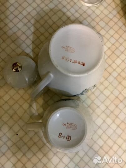 Заварочный чайник и молочник