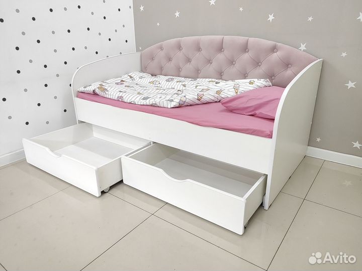 Детская кровать с мягким изголовьем