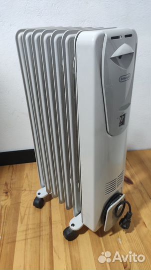 Масляный обогреватель DeLonghi (7 секций, 1500 Вт)