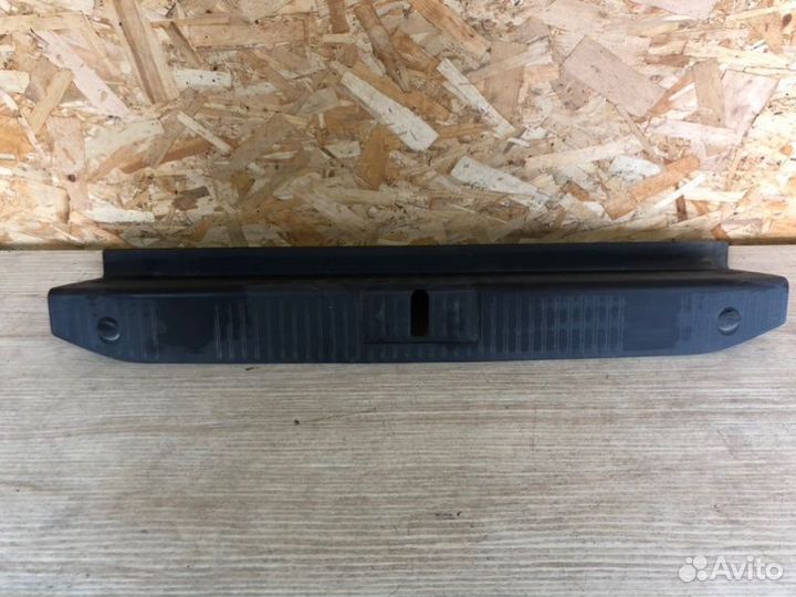 Накладка двери багажника задняя Mercedes-Benz