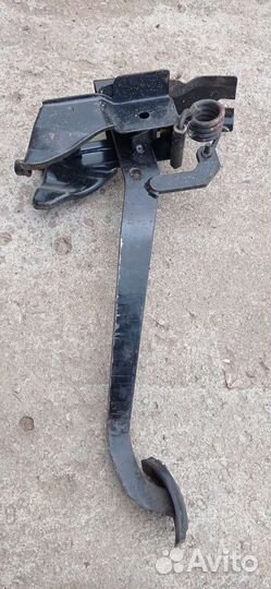 Педаль сцепления и тормоза Лифан Солано 620