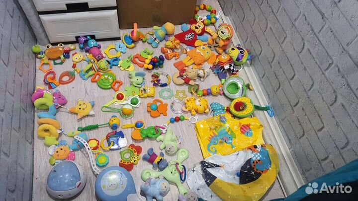 Игрушки погремушки подвески пакетом для малышей