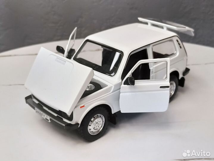 Модель автомобиля Лада Нива 1:24