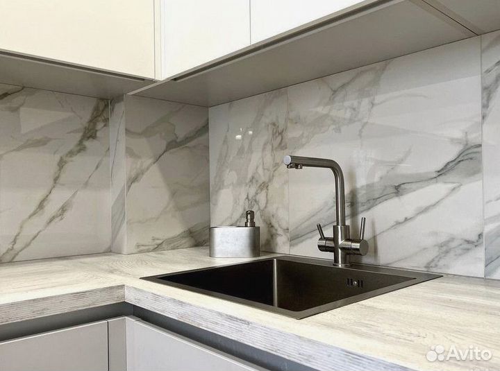 Кухня угловая с барной стойкой